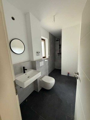 Kernsaniert Wohnung mit Balkon