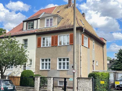 Wohnen in Parknähe – Doppelhaushälfte mit Potenzial in Bestlage von Leipzig