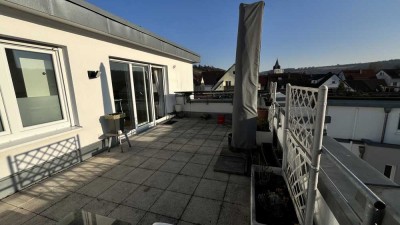 Stilvolle 3-Raum-Penthouse-Wohnung mit gehobener Innenausstattung mit EBK in Esslingen am Neckar