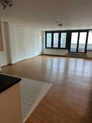 Loftige 1-Zimmer-Wohnung mit Klimaanlage (!) im trendigen Bahnhofsviertel unweit der City!