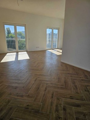 Penthouse-Maisonette mit Fußbodenheizung, Einbauküche, Terrasse & Fernsehturmblick