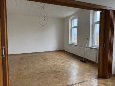 Geräumige 5-Zimmer-Wohnung mit Balkon in Wrisbergholzen