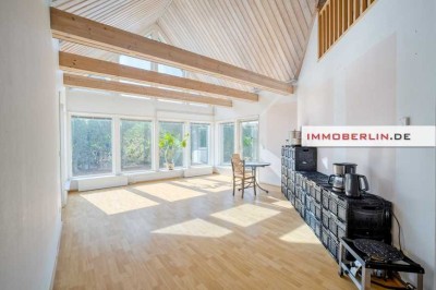 IMMOBERLIN.DE - Schmuckes Haus mit Südterrassen & Garagen in ländlicher Lage
