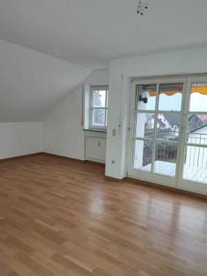 2 Zimmer Wohnung mit Balkon und Garage - 830€ warm inkl Garage/ Monat