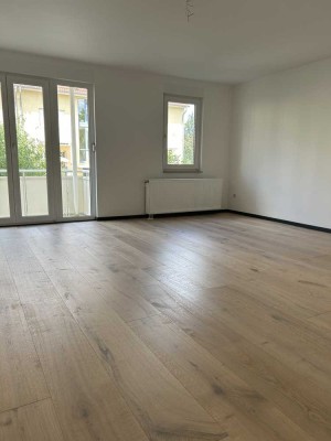 Schöne 4-Raum-Wohnung mit Einbauküche und Balkon in ruhiger Lage