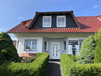 Exklusive Doppelhaushälfte 120gm + Garage + 2x Carport, Küche uvm