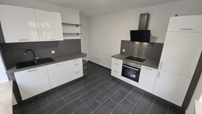 + + + Top sanierte 2-Zimmer Wohnung mit Traumbad und EBK + + +