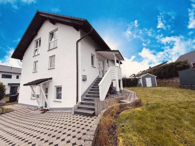 Viel Platz: Einfamilienhaus mit Einliegerwohnung in toller & ruhiger Lage