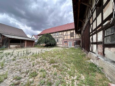 Historischer Landhof mit großem Grundstück und viel Potential