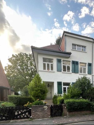 Zweistöckiges Einfamilienhaus mit sechs Zimmern