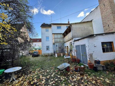 Hof- & Gebäudefläche in der Kernstadt - Wohnhaus mit Nebengebäuden