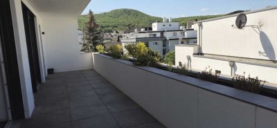 Exklusive, neuwertige 4-Zimmer-Penthouse-Wohnung mit lux. Innenausstattung, Balkon und EBK