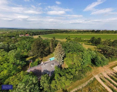 Neusiedlersee - Großzügiges Grundstück mit Bungalow in herrlicher Einzellage, oberhalb von Rust!