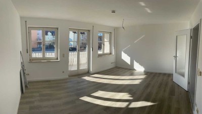 Helle 1-Zimmer-Wohnung mit Balkon und Einbauküche in Kirchseeon