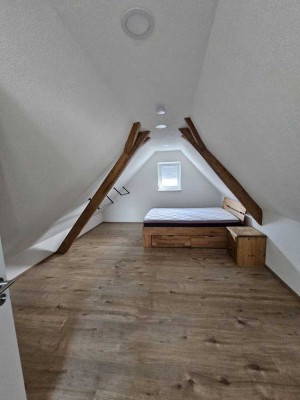 Gemütliche Dachgeschosswohnung mit Balkon und Einbauküche in Denkingen