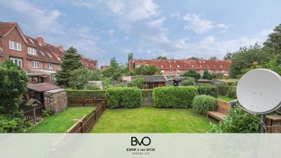 Zwei Haushälften vereint, umgeben von Gartenidylle und der Wärme eines offenen Kamins! Bezugsfrei