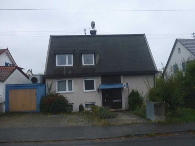 Großzügiges Einfamilienhaus mit Einliegerwohnung im Herzen von Steinenbronn