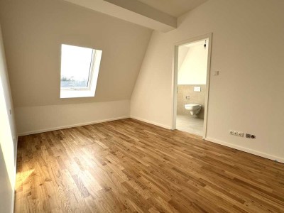 Ideal für Familien: Helle 5-Zimmer-Dachgeschosswohnung mit EBK, 2 Bädern und Loggia