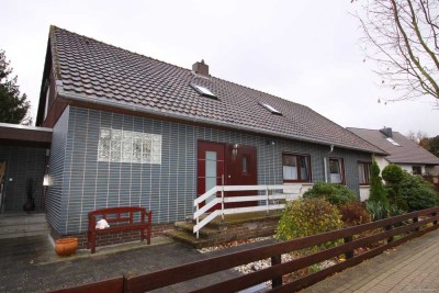 Stadtnah - 3,5 Zi.-Dachgeschosswohnung mit Gartenanteil im Zweifamilienhaus