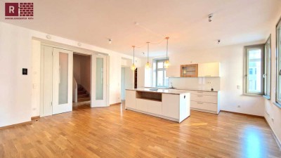Traumwohnung in der historischen Altstadt: 3-Zi Maisonette auf zwei Ebenen mit Römer-Blick!