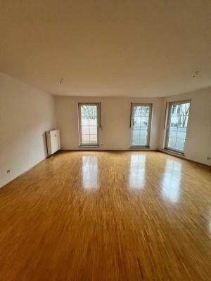 Erstbezug nach Sanierung: freundliche 1-Zimmer-Wohnung mit Balkon in Landshut