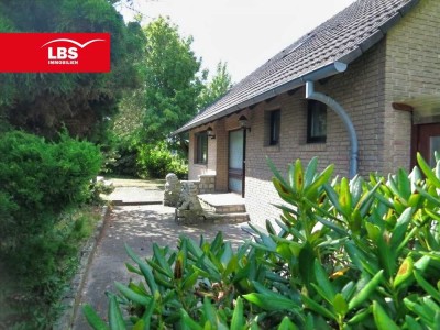 Einfamilienhaus mit unverbautem Blick und großzügiger Gartenvielfalt