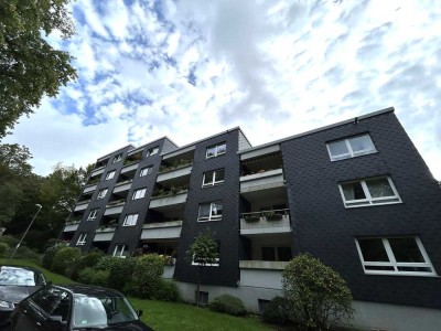 Moderne Wohnung mit Balkon in guter Lage und mit Blick ins Grüne