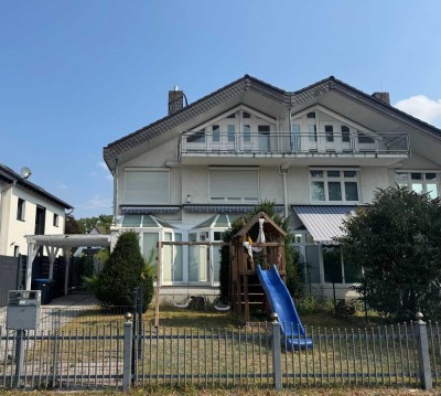 Charmante Doppelhaushälfte mit großzügigem Grundstück