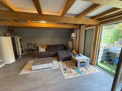 Wohntraum über 2 Etagen mit Garten und Garage: Renovierte Wohnung in sehr ruhiger Wohnlage