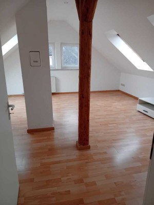 Dachgeschosswohnung 1,5 Zimmer-Küche-Bad