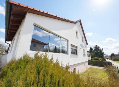 Ihr Traumhaus in Gloggnitz: Gepflegtes Einfamilienhaus mit Loggia und Garage!
