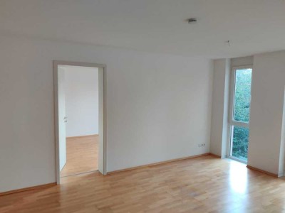 2 Zi- Whg ,mit überdachter Terrasse und Gartenmitbenutzung, sehr zentral aber  ruhig in München Laim