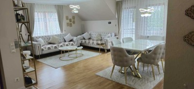 3-Zimmer-DG-Wohnung mit gehobener Innenausstattung mit Einbauküche und Möbeliar in Leingartente