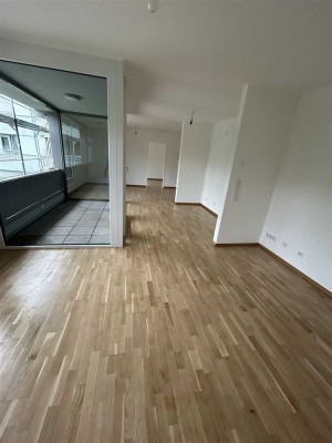 Schöne 2-Zi.-Whg. mit großer Loggia nah an den Riemarcaden u. direkter Anbindung zu U2