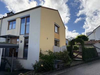 Charmantes Reihenendhaus in Herrenberg-Holdergraben mit Garten, Carport und Einbauküche