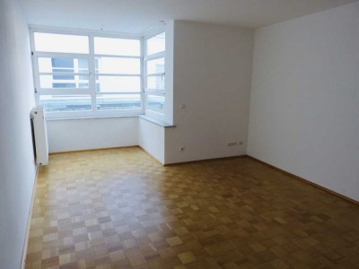 Attraktive Kapitalanlage! Lichtdurchflutete, vermietete 1-Zimmer-Wohnung am Rennplatz, Top-Zustand!