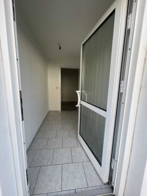 Erstbezug nach Sanierung: 2 Zimmer Wohnung mit Balkon in Wöllstadt