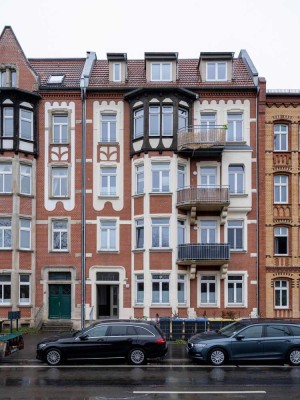 WOHLFÜHLATMOSPHÄRE: LUFTiges & HELLes Dachgeschoss_gr. Balkon_Tageslichtbad_Gäste-WC_Altbau saniert