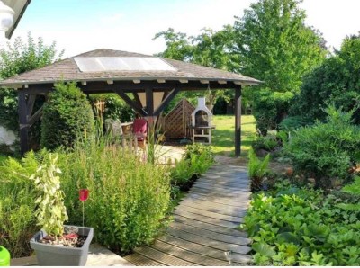 Gartenparadies 1Min. vom Echtzer Badesee: Liebevoll im Landhaus-Stil modernisierte Doppelhaushälfte!
