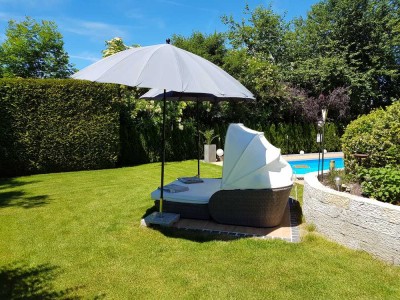 Urlaub zu Hause, hochwertiges REH mit Pool, Wintergarten, 2 Garagen