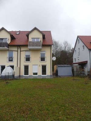 5-Zimmer-Doppelhaushälfte mit großem Garten, Schuppen, Kellerraum, Garage und Stellplatz in Moosburg