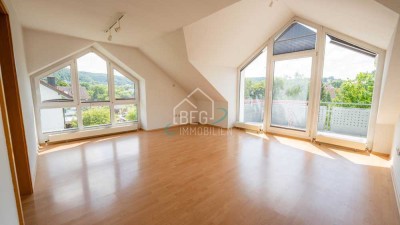 Großzügige 4-Zimmer-Dachgeschosswohnung mit Balkon in Michelbach an der Bilz