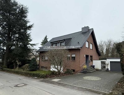 • Mausbach, frei stehendes Wohnhaus - Platz für die ganze Familie • •  sonnige Terrasse und Garten •