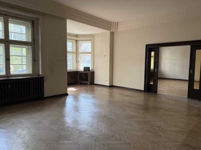 Denkmal - Traumhafte Erdgeschosswohnung in Rheinlage mit Garten und viel Potenzial