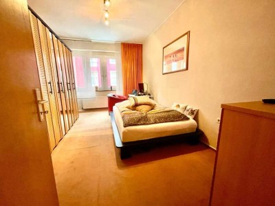 Charmante 2-Zimmer-Altbauwohnung mit Balkon - frei ab sofort