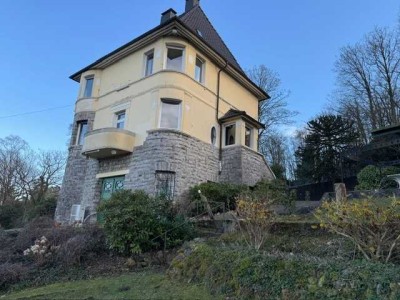 Freistehende Jugendstilvilla mit großem Grundstück in schönster Lage!