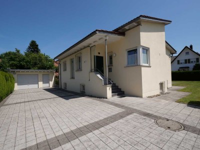 Hochwertiges Einfamilienhaus mit Garage und großzügigem Grundstück in attraktiver Lage