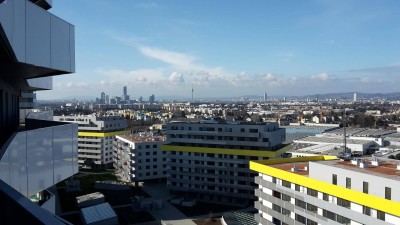 U1 vor der Türe - Einkaufszentrum im Haus - 180° Fernblick