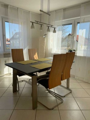 Große, helle Wohnung mit Garten und Garage