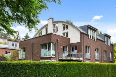 Großzügige Penthouse-Maisonette mit zwei Balkonen in Hamburg-Volksdorf